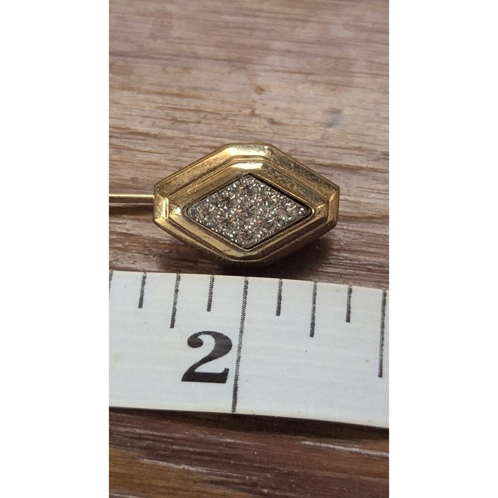 Signed Avon Gold Tone Pave Rhinestone Diamond Shape Stickpin Hat Pin w/ Cap